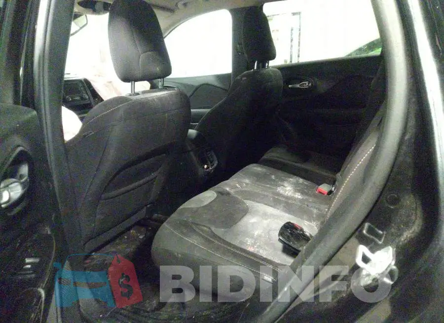 1C4PJLAB4GW217121 Photo# 8