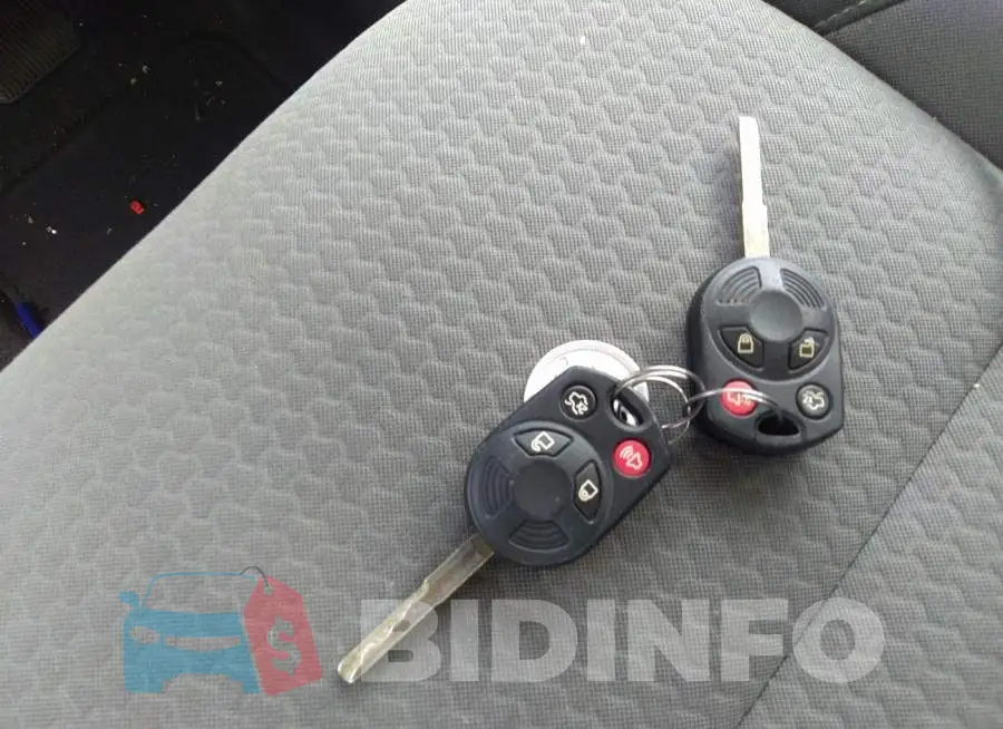 1FADP5AU3JL105021 Photo# 11