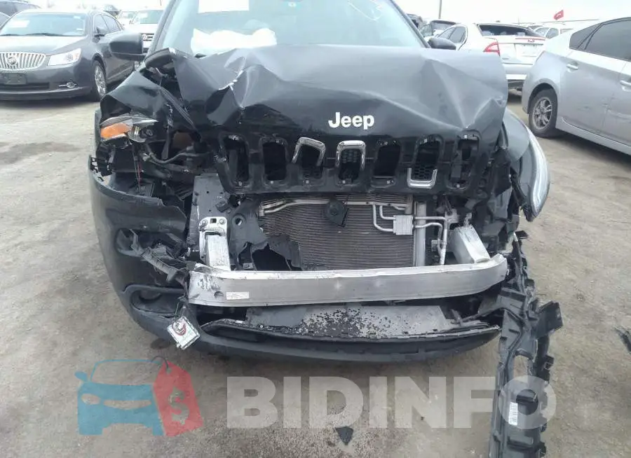 1C4PJLCB6JD596882 Photo# 6