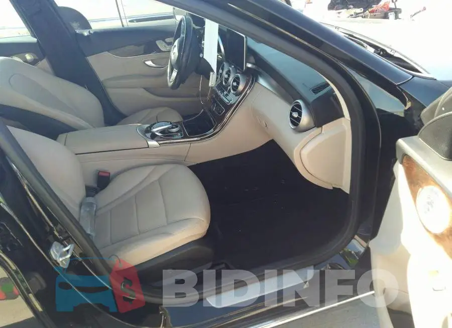 WDDWF4KB0GR145985 Photo# 5