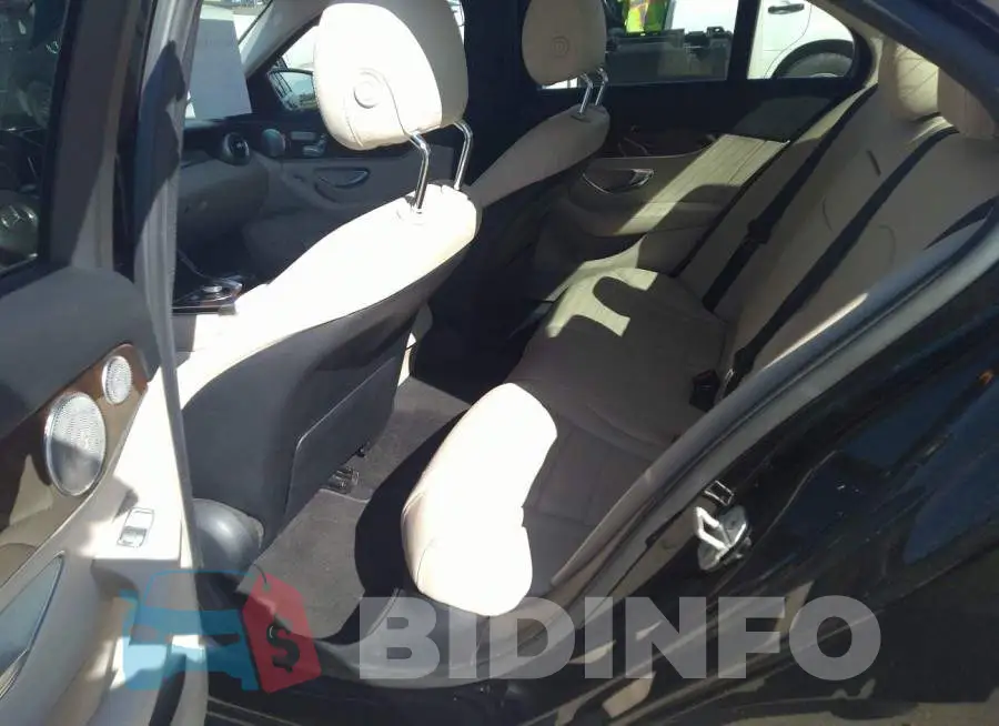 WDDWF4KB0GR145985 Photo# 8
