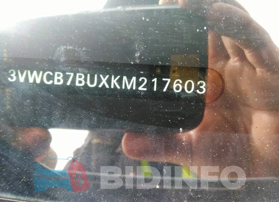 3VWCB7BUXKM217603 Photo# 9