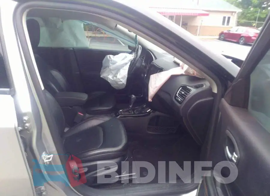 3C4NJDCB5JT315033 Photo# 5