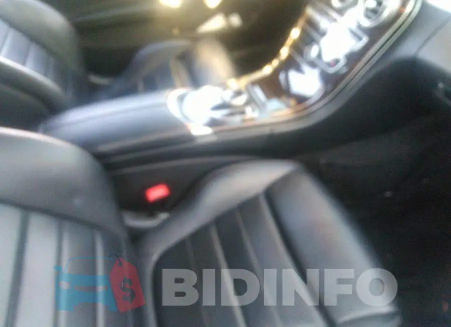 WDDWJ8DB4KF800243 Photo# 5