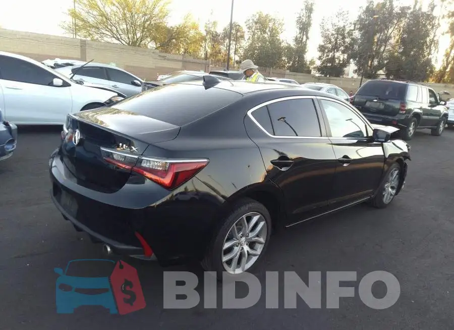 19UDE2F35LA006358 Photo# 4