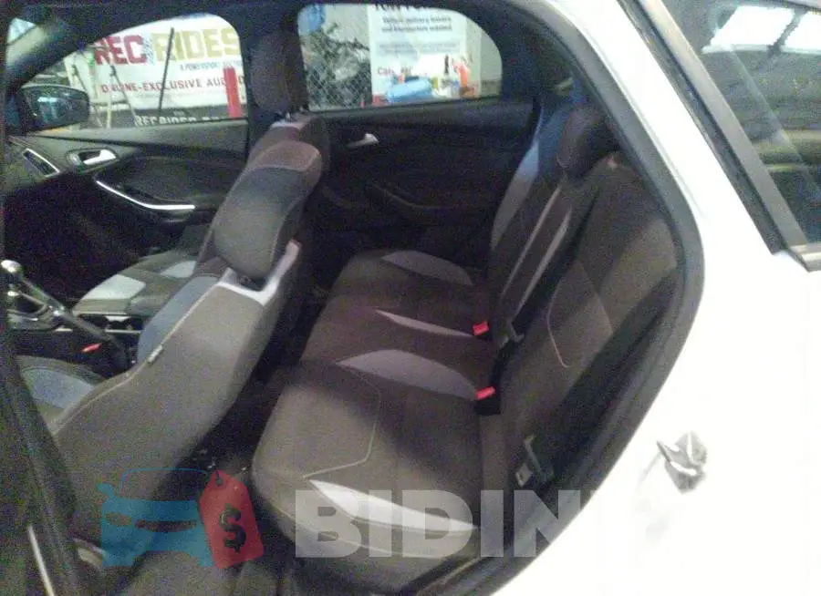 1FADP3L94HL319264 Photo# 8