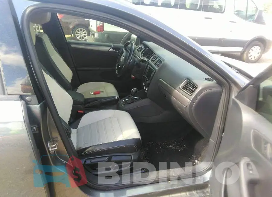 3VWD17AJ8GM393877 Photo# 5
