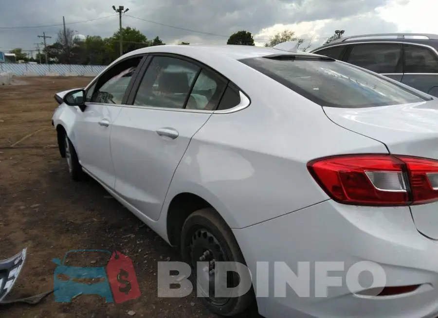 1G1BE5SM4J7194332 Photo# 3
