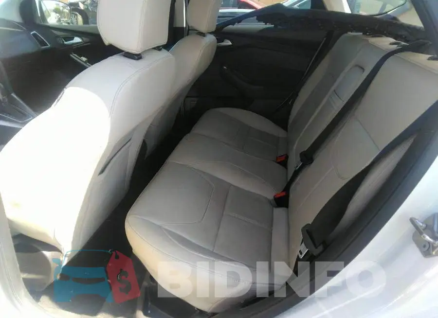 1FADP3N28GL339869 Photo# 8