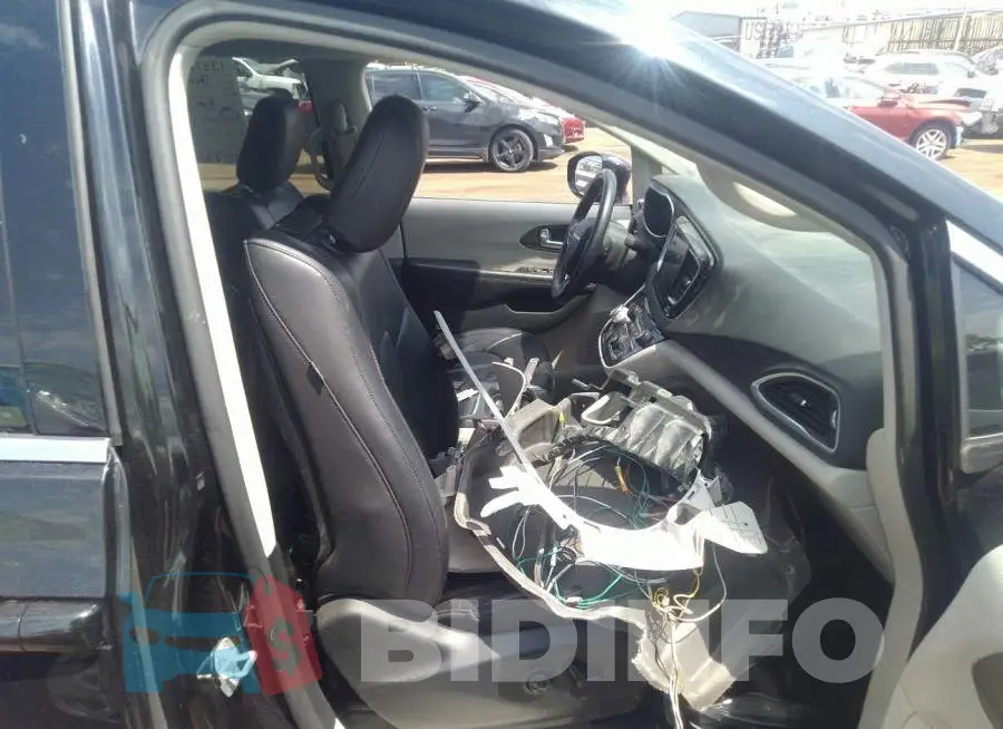 2C4RC1EG5JR289832 Photo# 5