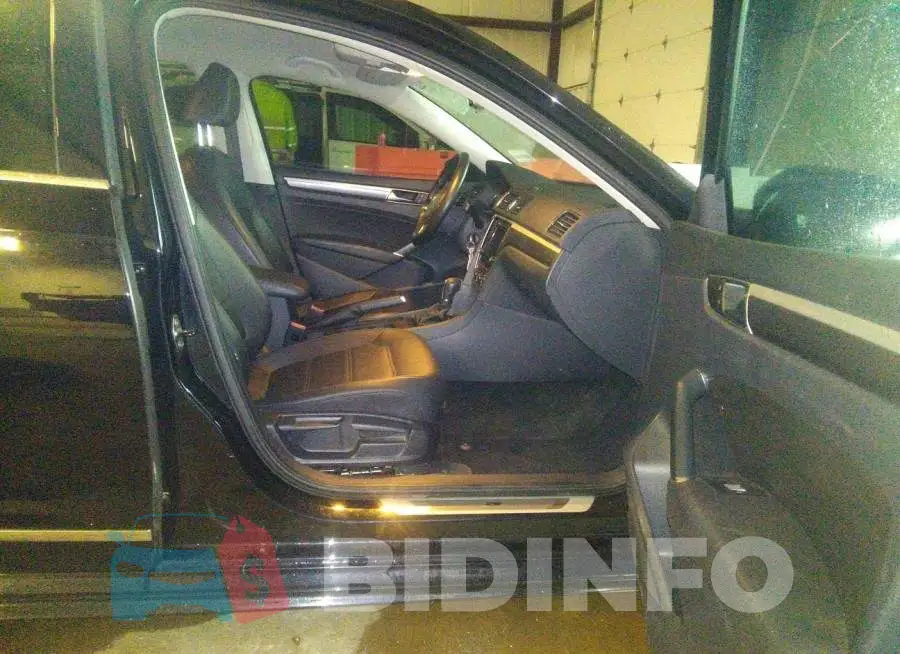 1VWDT7A36HC037992 Photo# 5
