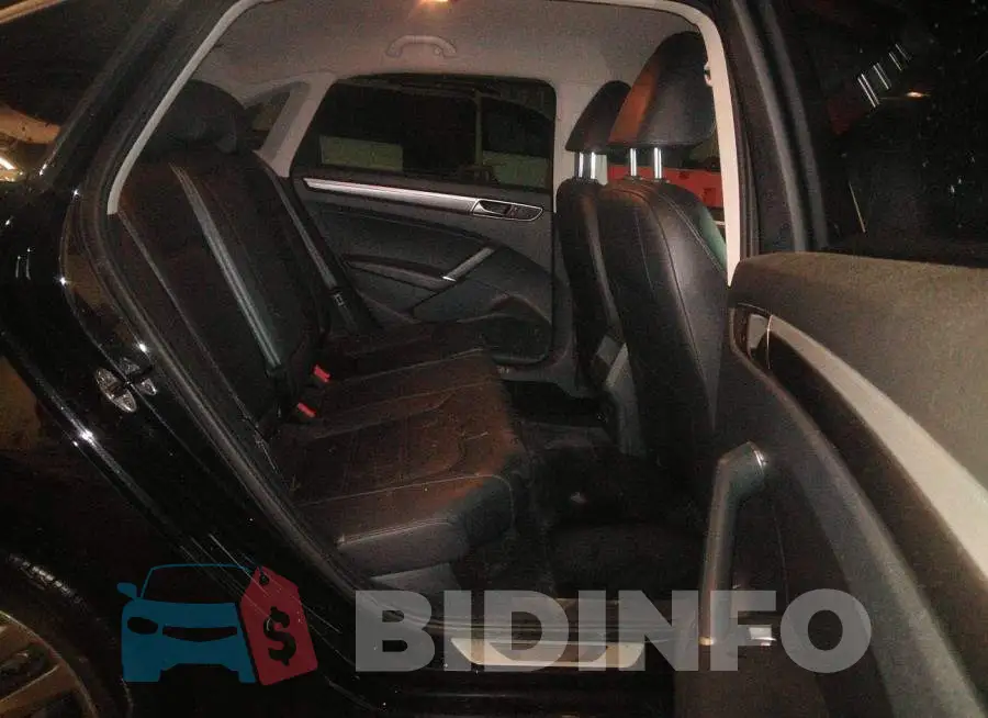 1VWDT7A36HC037992 Photo# 8