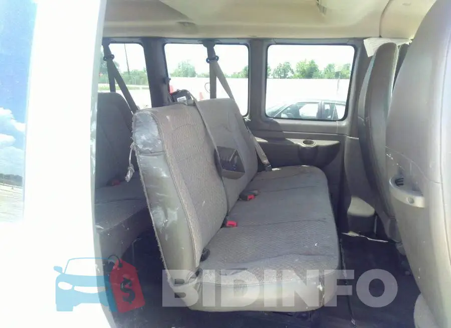 1GKW7RFF1F1135582 Photo# 8