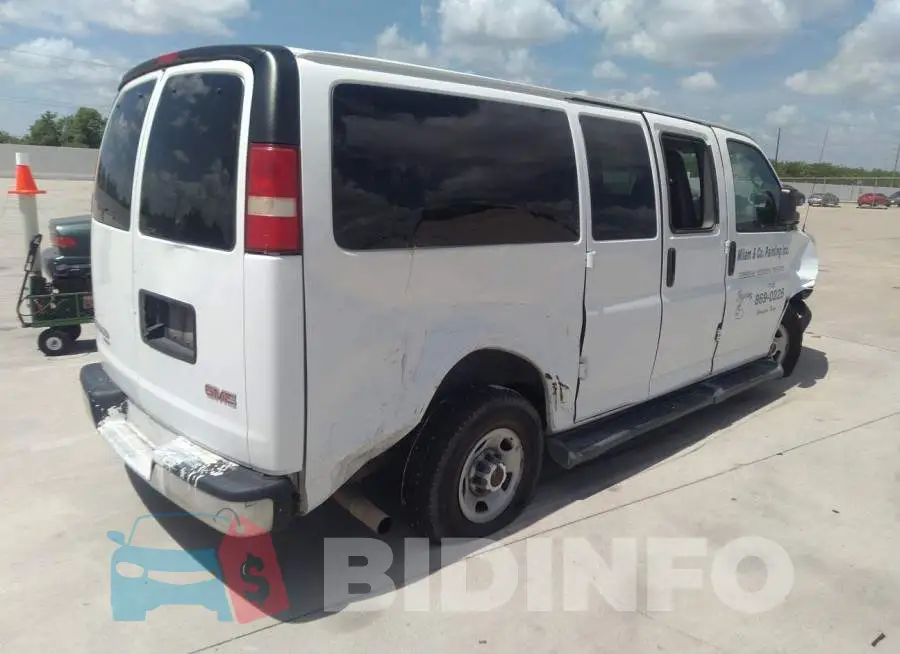 1GKW7RFF1F1135582 Photo# 4