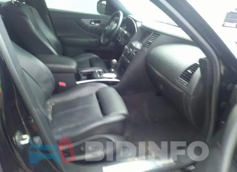 JN8CS1MU3FM381066 Photo# 5