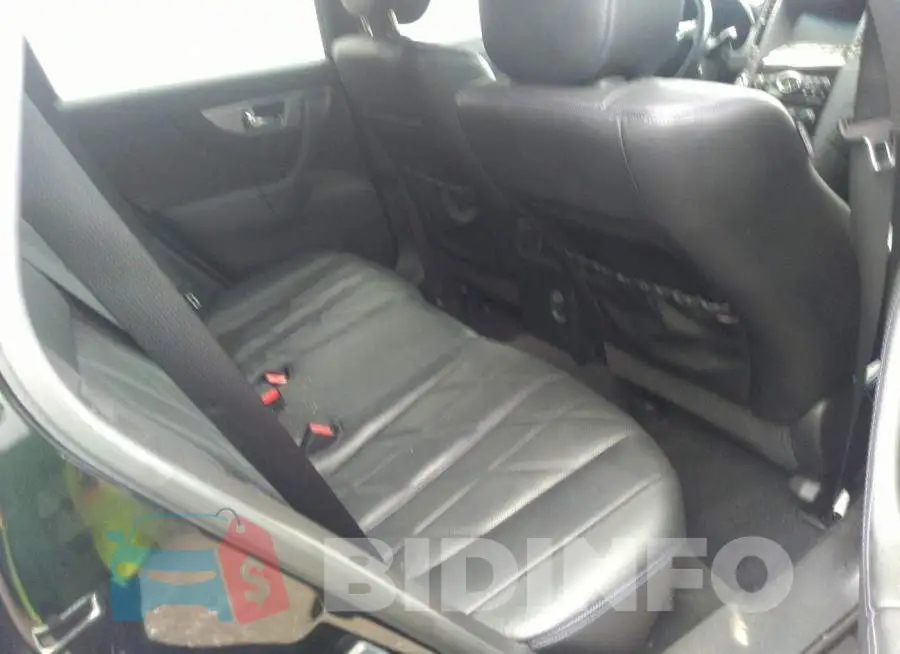 JN8CS1MU3FM381066 Photo# 8