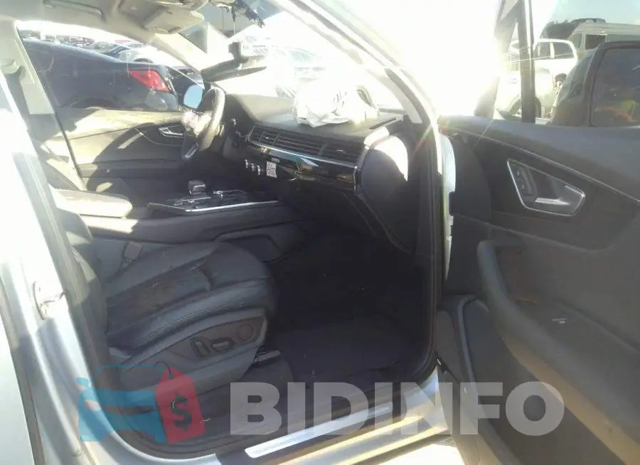 WA1LAAF73KD044519 Photo# 5
