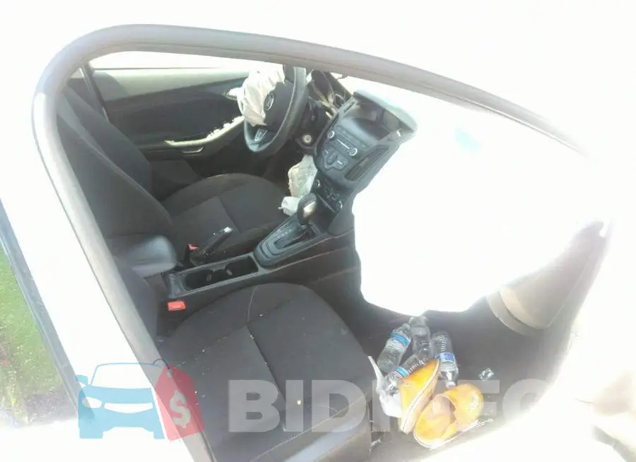1FADP3F26JL327998 Photo# 5