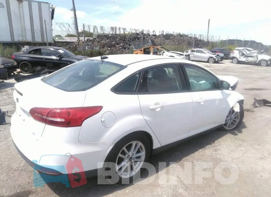 1FADP3F26JL327998 Photo# 4