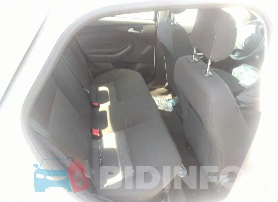 1FADP3F26JL327998 Photo# 8