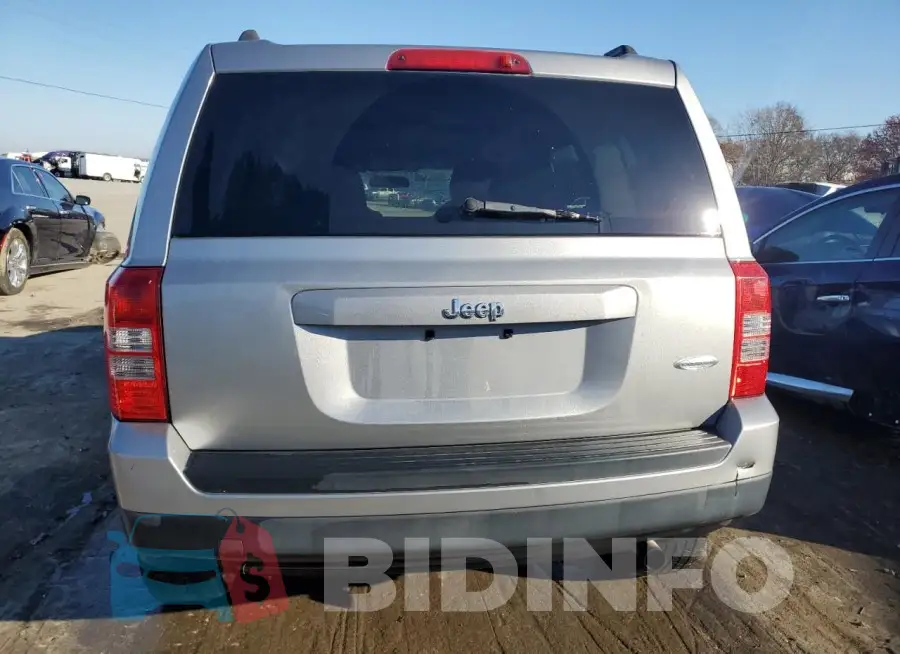 1C4NJPFB7FD379925 Photo# 6