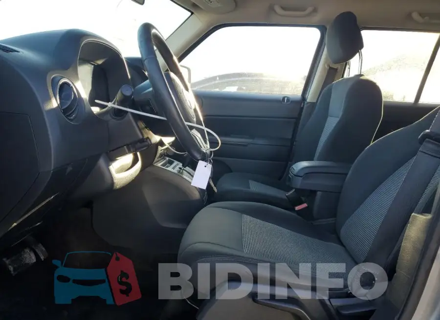 1C4NJPFB7FD379925 Photo# 7