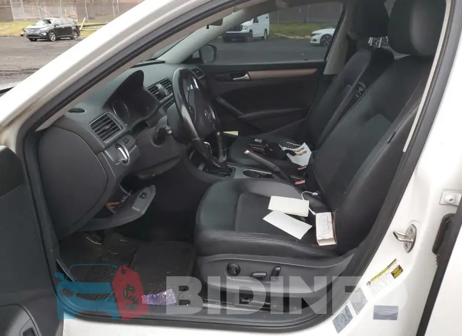1VWBT7A32FC067897 Photo# 7