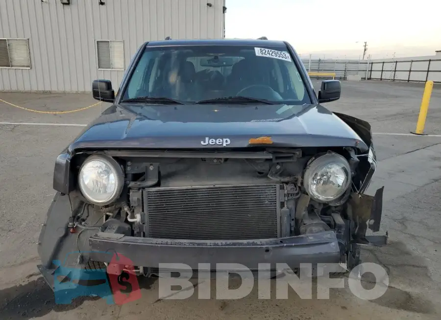 1C4NJPFB8FD350157 Photo# 5