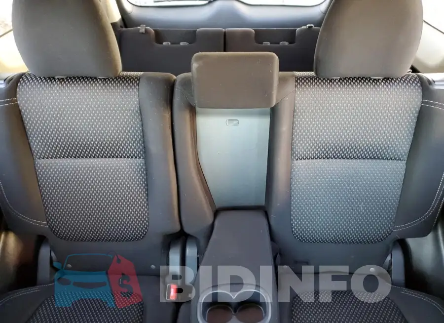 JA4AD2A38KZ005257 Photo# 10