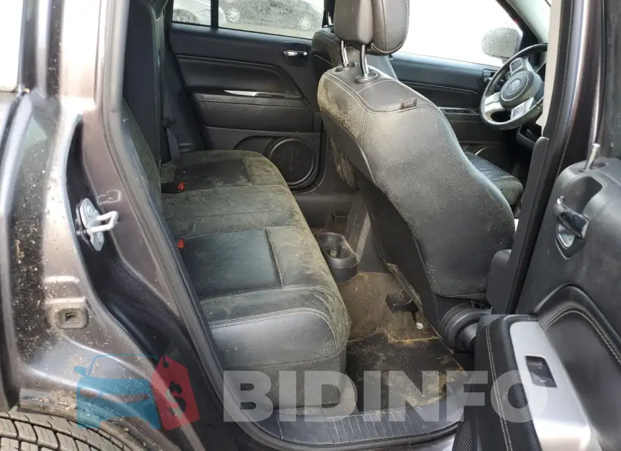 1C4NJDEB6GD697777 Photo# 10