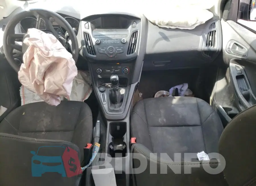 1FADP3E22JL258258 Photo# 8