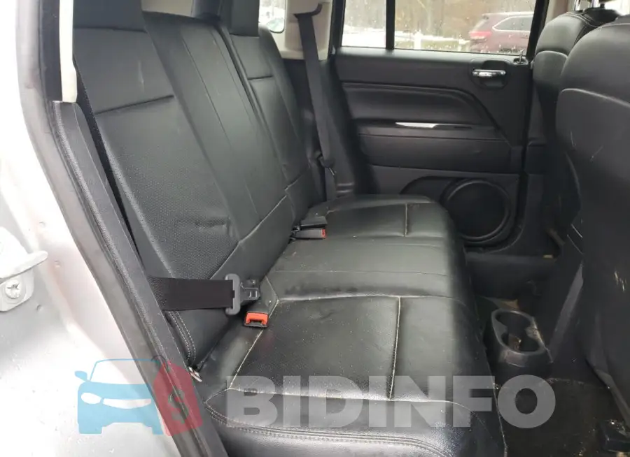 1C4NJDEB8FD177403 Photo# 11