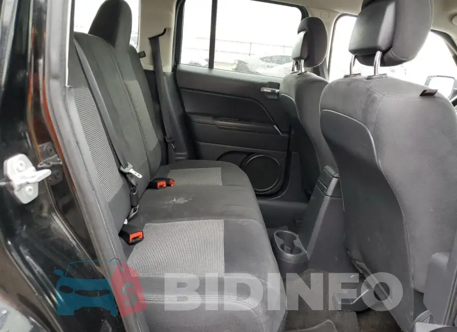 1C4NJPBB8FD145833 Photo# 10