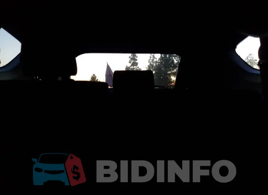 JTMWFREV2JD121513 Photo# 10
