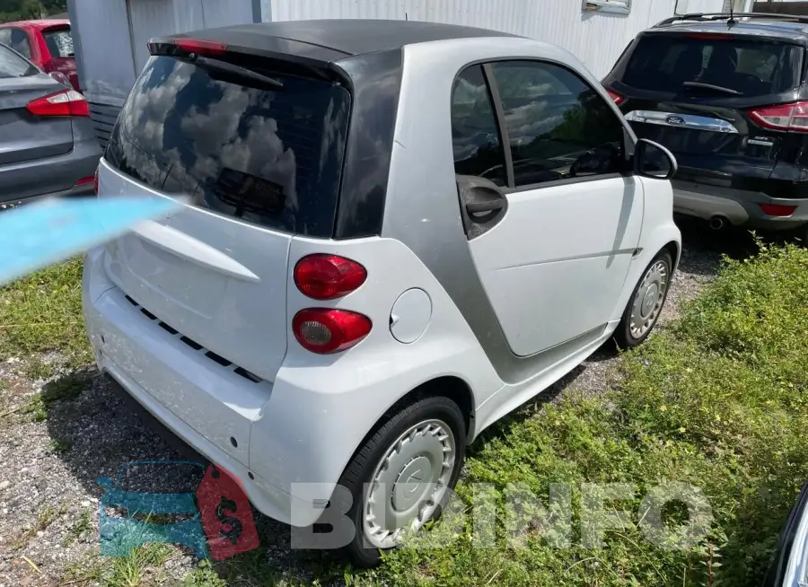 WMEEJ3BA9FK812244 Photo# 4