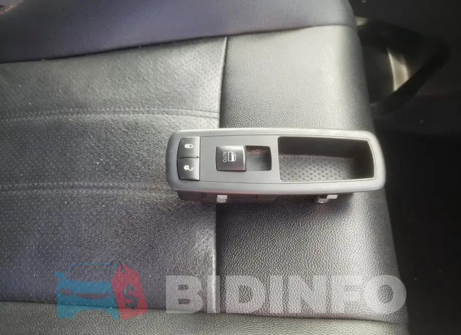 2C4RDGEG6KR760906 Photo# 13