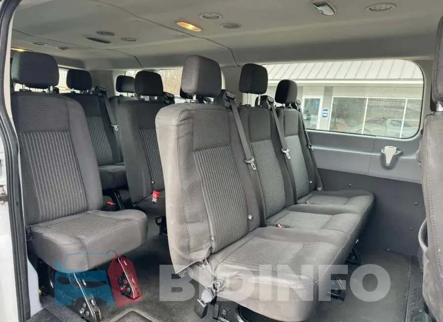 1FBZX2YM1HKB45333 Photo# 6