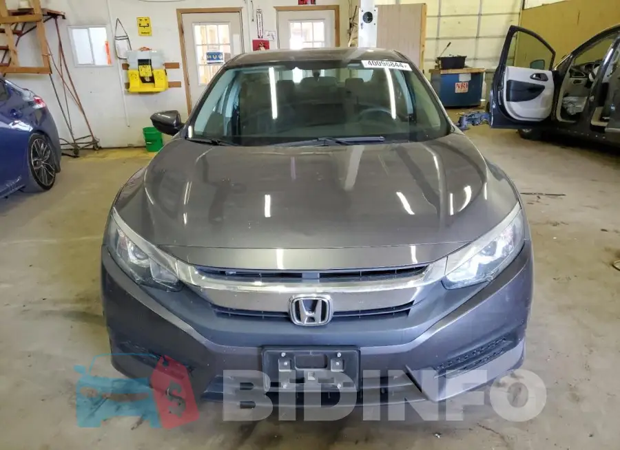 19XFC2F51JE001795 Photo# 5