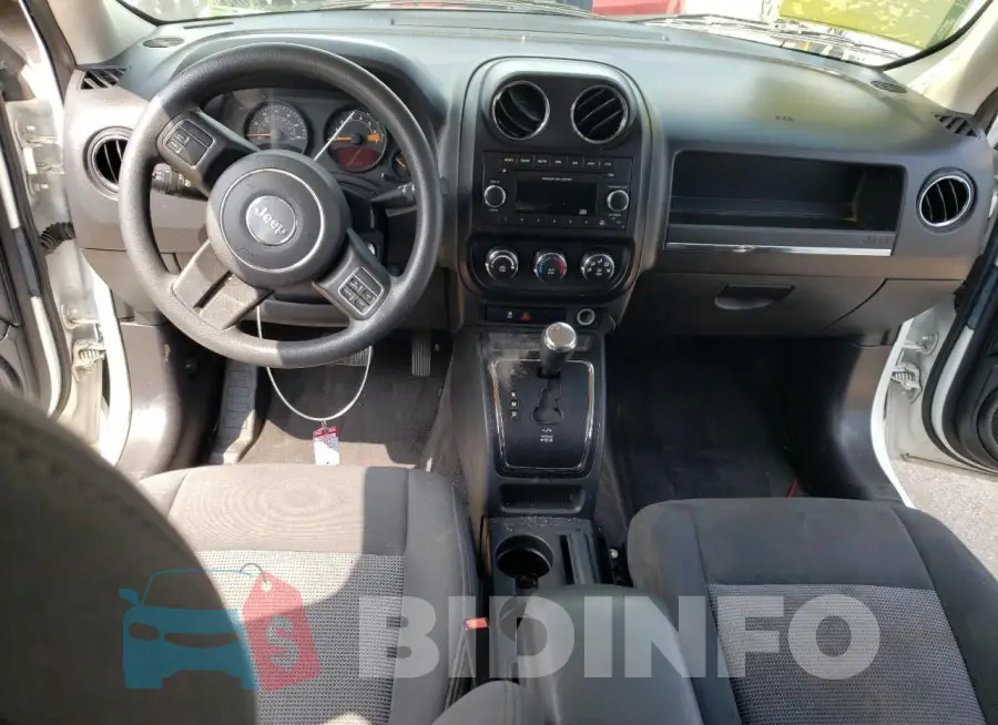 1C4NJPBAXFD138521 Photo# 8
