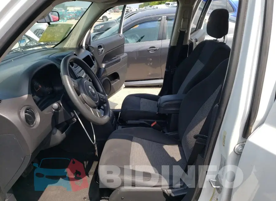 1C4NJPBAXFD138521 Photo# 7