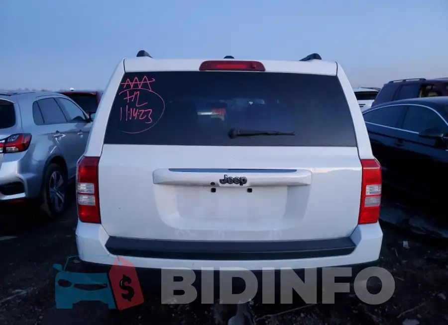 1C4NJPBB3GD681414 Photo# 6
