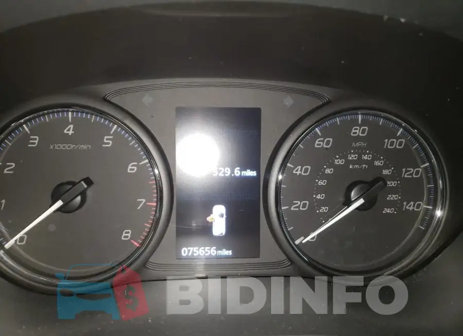 JA4AD3A33LJ001266 Photo# 9