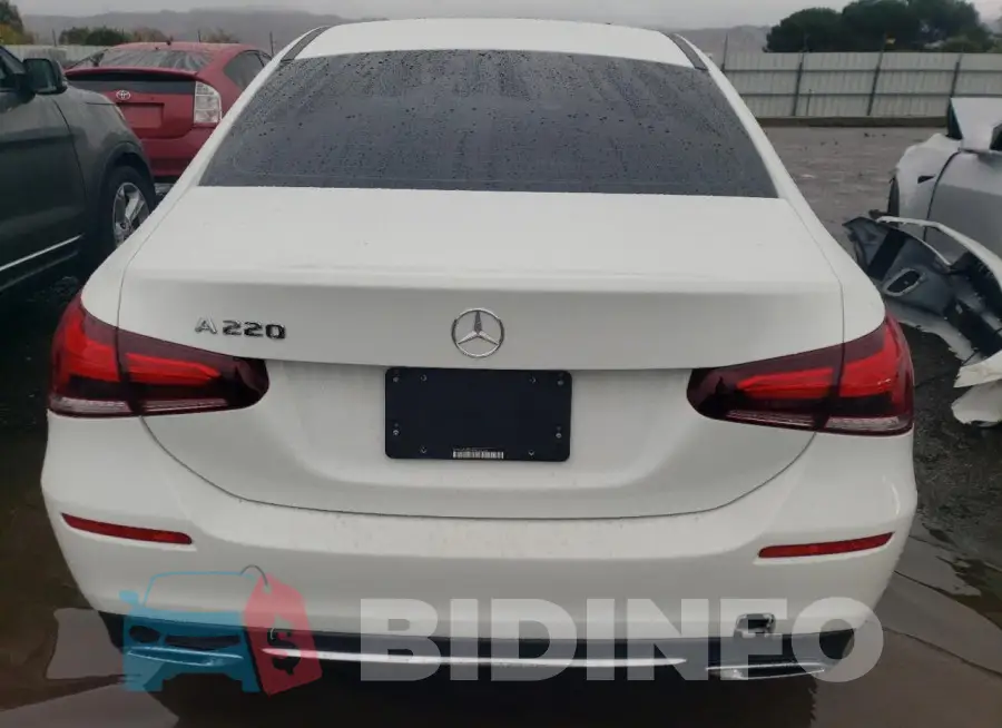 WDD3G4EB6KW025324 Photo# 6