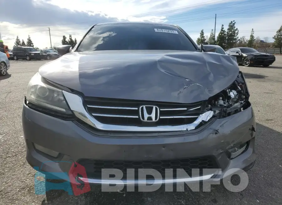 1HGCR2F50FA173152 Photo# 5