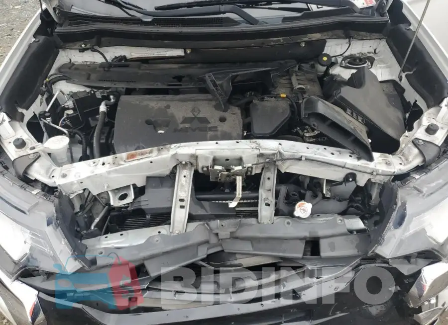 JA4AD3A32JZ009101 Photo# 12