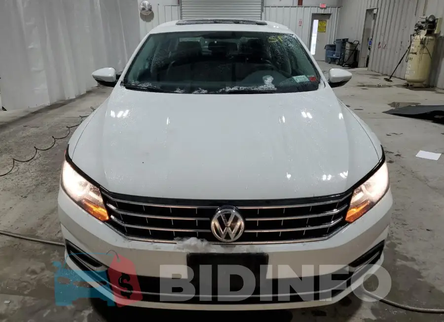 1VWLA7A32KC006599 Photo# 5