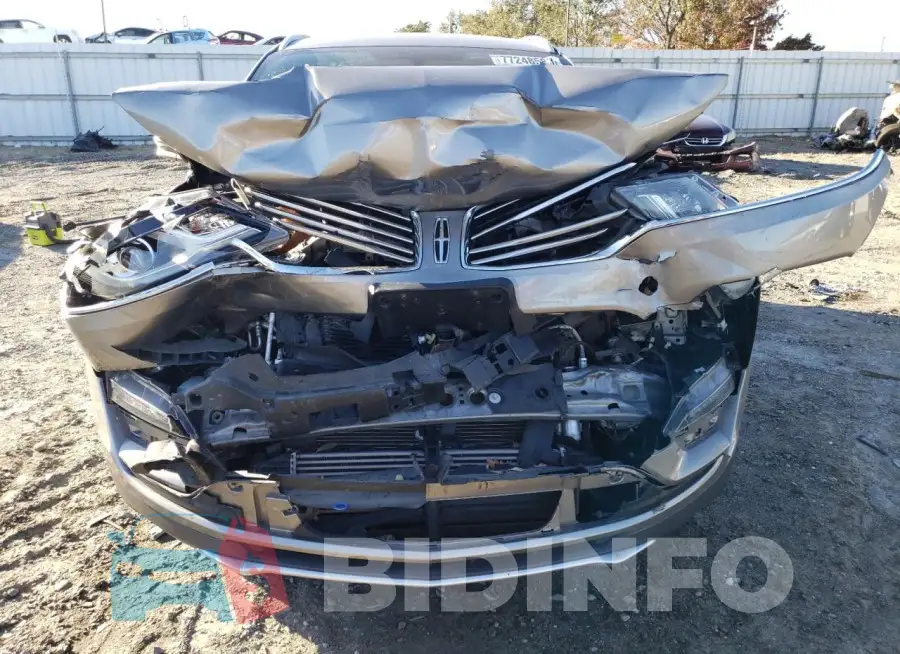 5LMCJ2C99GUJ28250 Photo# 5