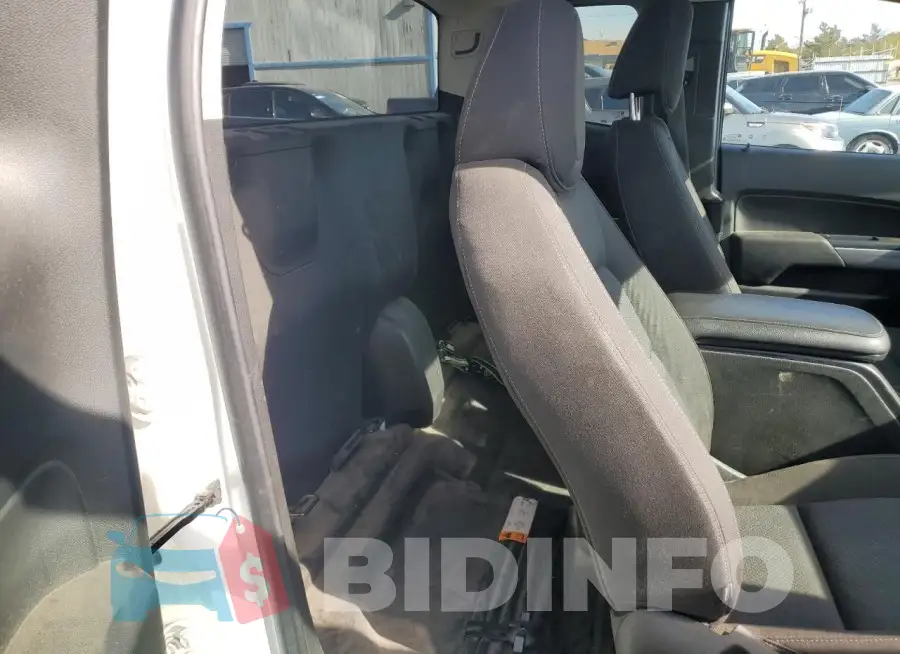 1GCHSCEA2M1280519 Photo# 10