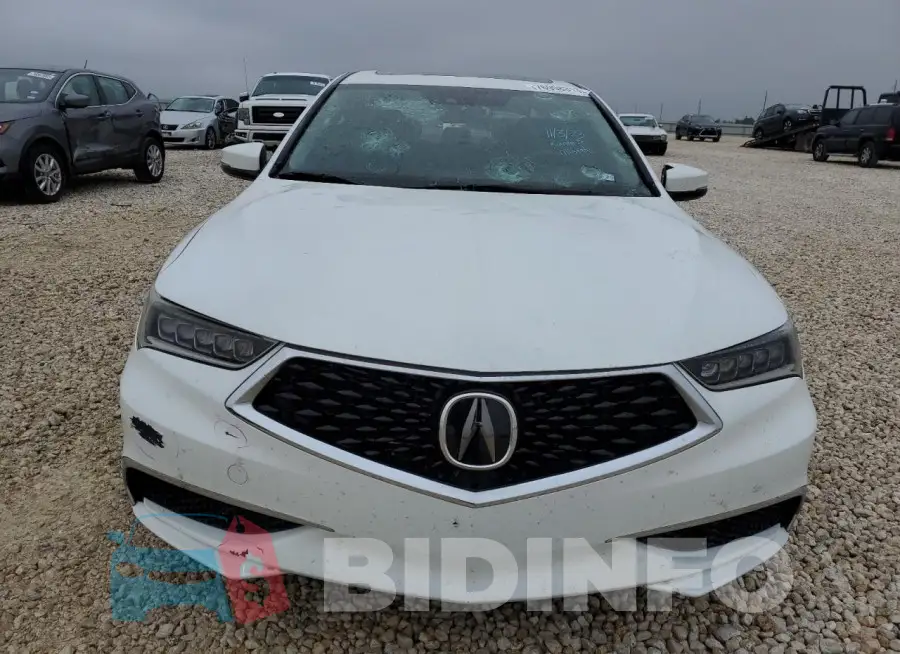 19UUB2F56JA010636 Photo# 5