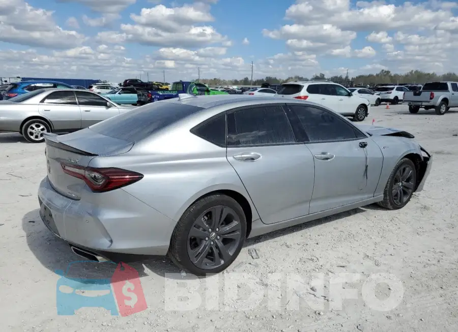 19UUB6F53PA000632 Photo# 3